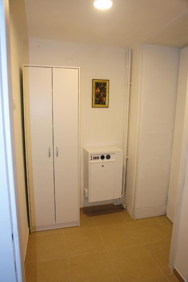 Tasmajdan Apartment *